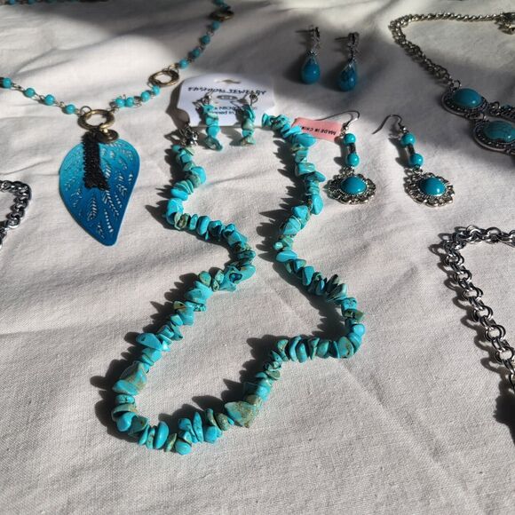 Lot Of Blue Howlite Necklace Earrings Bracelet Jewelry Sets Butterfly Bib - Picture 12 of 13